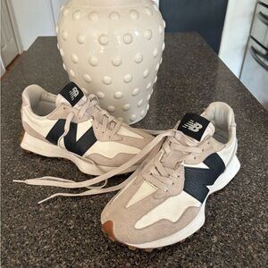 New Balance 327